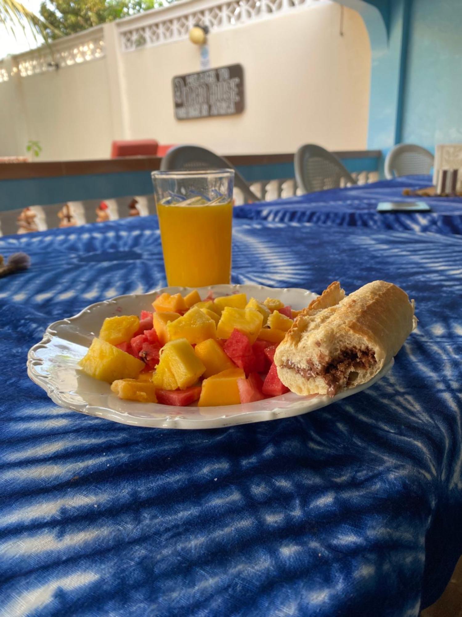 Dabo House Hotel Brufut Kültér fotó