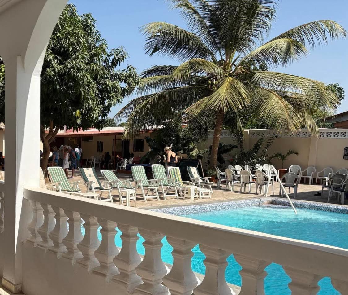 Dabo House Hotel Brufut Kültér fotó